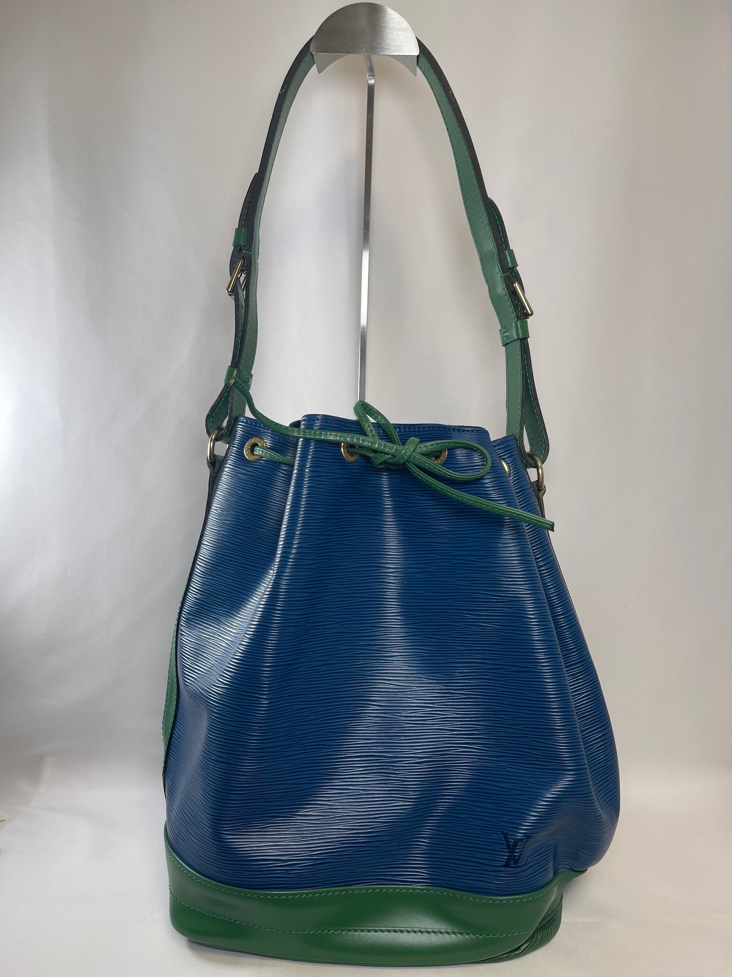 B0010 Louis Vuitton ルイ・ヴィトン ノエ エピ AR1913 レザー トートバッグ Hand bag
