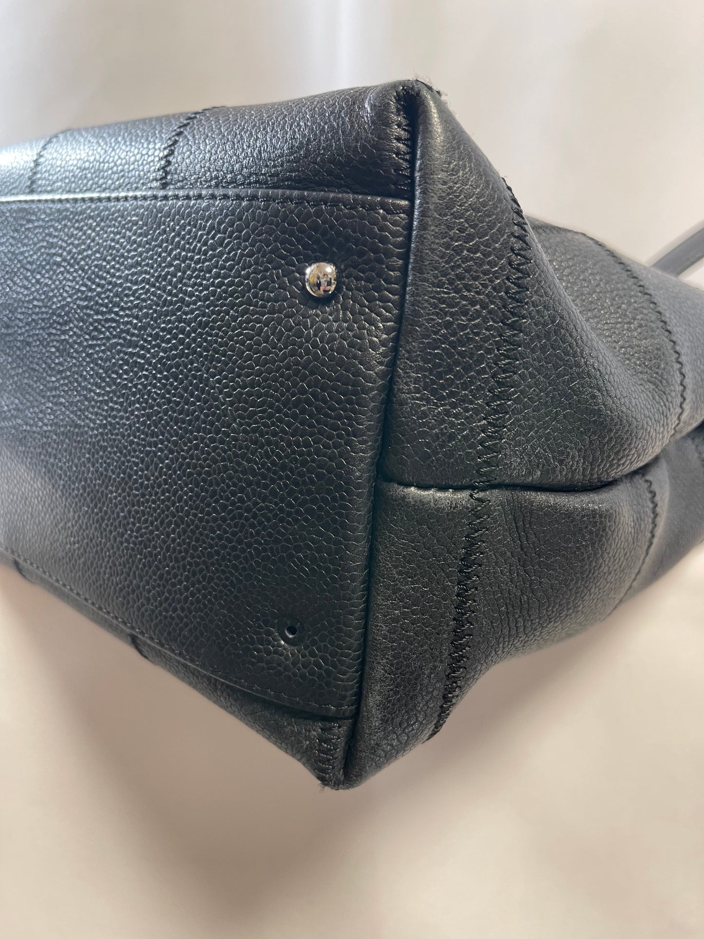B0009 CHANEL シャネル トートバッグ 9714598 底鋲取れ シール有