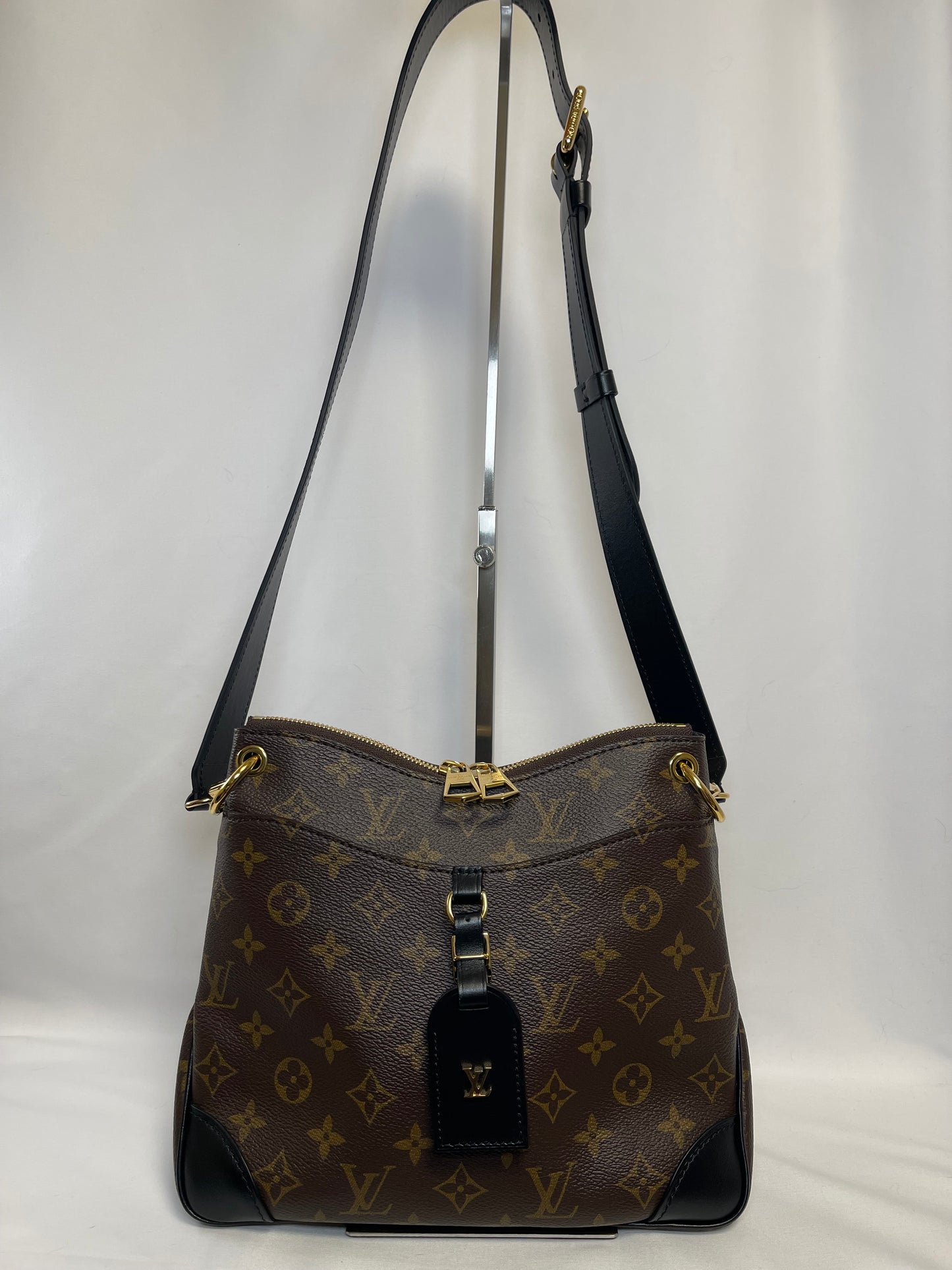 B0004 LOUIS VUITTON ルイ・ヴィトン　オデオンPM ショルダーバッグ