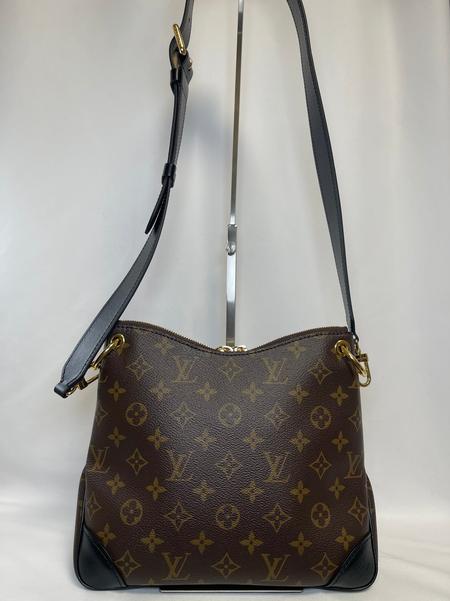 B0004 LOUIS VUITTON ルイ・ヴィトン　オデオンPM ショルダーバッグ